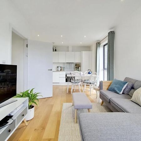 Luxury 2 Bed 2 Bath With Balcony New Build Apartment *South Central London* Exterior photo