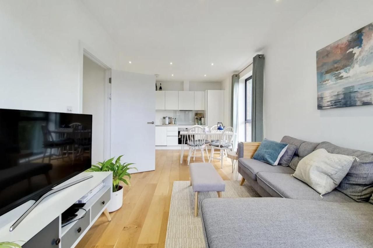Luxury 2 Bed 2 Bath With Balcony New Build Apartment *South Central London* Exterior photo