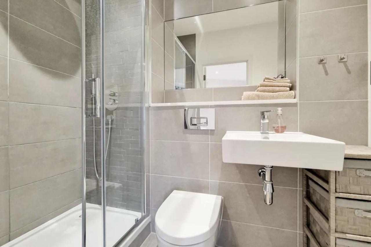 Luxury 2 Bed 2 Bath With Balcony New Build Apartment *South Central London* Exterior photo